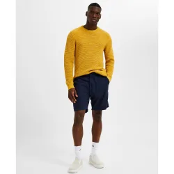Pantalón de hombre corto