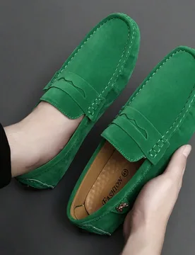 Mocasines con decoración metálica para hombres, cómodos y antideslizantes, diseño slip-on, para primavera/verano - Shein - FashionsVida