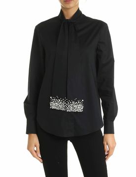 Camicia nera con dettagli gioiello
