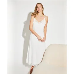 Camisón con tirantes y puntilla