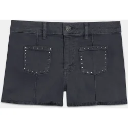 Short con bolsillos de mujer y detalle de tachuelas