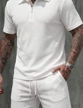 Conjunto de camisa polo de manga corta con cuello de cremallera acanalado y pantalones cortos con cordón, estilo casual de calle para el verano - Shein - FashionsVida