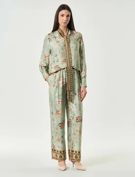 Pantaloni verde acqua in raso di viscosa con stampa floreale dalla linea dritta e vita elasticizzata - Wu'Side - FashionsVida