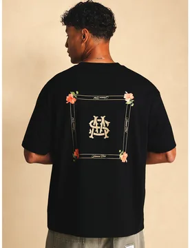 Camiseta de cuello redondo de manga corta de Summers Club con estampado gráfico en la espalda, motivo de hibisco y bandana floral de gran tamaño - Shein - FashionsVida