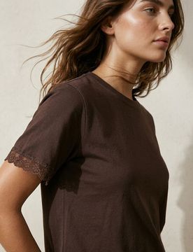 T-shirt tinta unita in cotone con volant sulle maniche - marrone