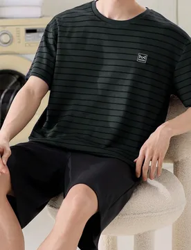 Piezas Conjunto de ropa casual holgada y minimalista para hombre con bolsillos, camiseta de cuello redondo y mangas cortas y pantalones cortos, pijama - Shein - FashionsVida