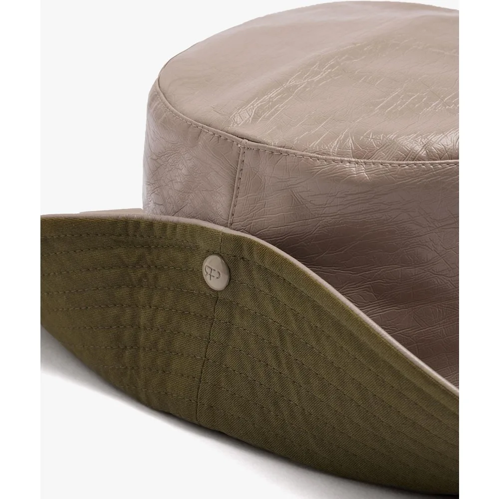 Gorro de mujer estilo bucket en liso - Parfois - FashionsVida