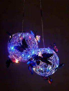 Luces colgantes de bola con forma de mariposa alimentadas por energía solar, multicolor, adecuadas para el hogar, el patio, la pared, el colgante, el - Shein - FashionsVida