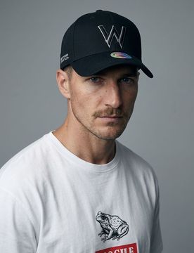 Cappello con visiera e ricamo - nero
