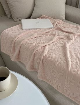 Coperta con motivo vegetale in rilievo - panna