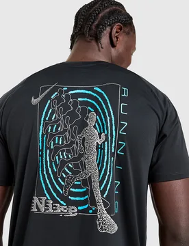 Mens Maglia Graphic Stride - Nero, nero nero Uomo taglia S - Nike - FashionsVida