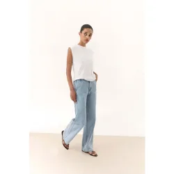 Pantalón de mujer de corte recto y tiro alto