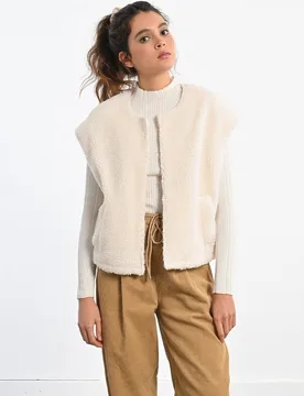 Chaleco de mujer de manga mariposa en tejido de borreguito - Lili Sidonio - FashionsVida