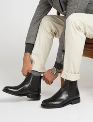 Leather Pull-On Chelsea Boots Black female