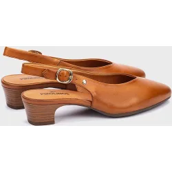 Zapatos de tacón de mujer de piel con hebilla