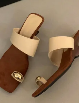Nuevas sandalias de cuña con estampado de leopardo francés, con correa, adecuadas para usar con vestidos, sandalias de tacón alto fino de plata - Shein - FashionsVida