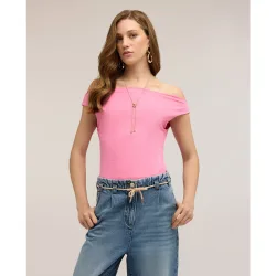 Top de mujer off-shoulders ajuste entallado