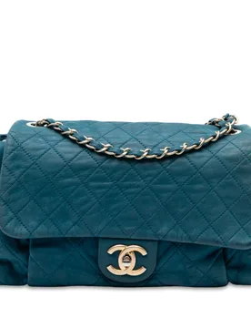Large Quilted Iridescent Calfskin Chic Quilt Flap - Chanel - FashionsVida