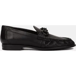 Mocasín de piel con hebilla
