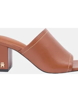 Tacón estilo mule de mujer en color camel de - Tommy Hilfiger - FashionsVida