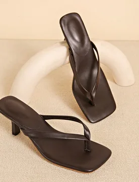 Sandalias de dedo con punta cuadrada extragrande, estilo nuevo de verano, sandalias de dedo con tacón fino, tacones de aguja - Shein - FashionsVida
