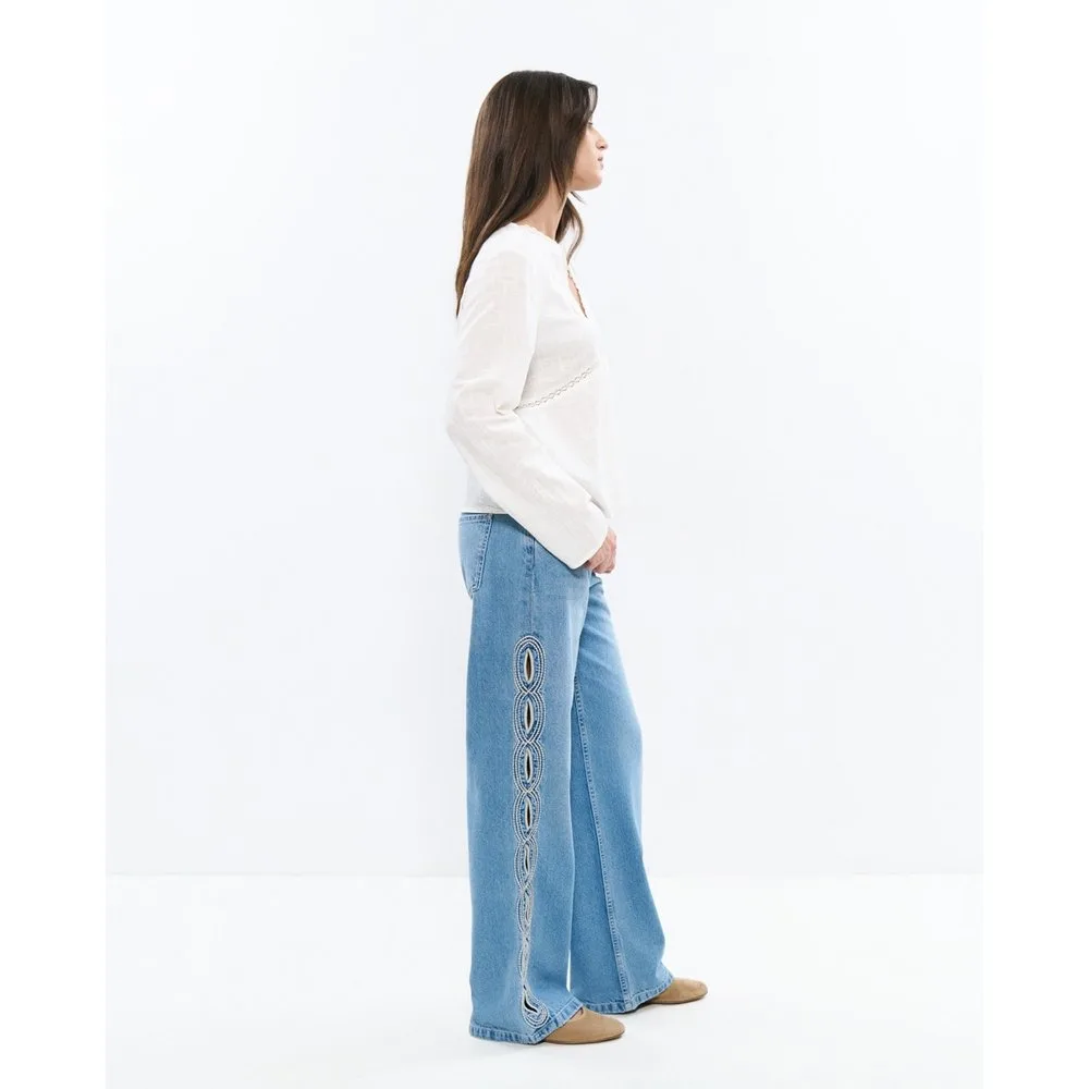 Vaquero recto de mujer con bordados laterales - Brownie - FashionsVida