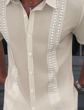 Camisa suelta de manga corta con contraste de encaje, estilo casual de vacaciones para hombres - Shein - FashionsVida