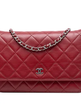CC Quilted Lambskin Wallet on Chain - Chanel - FashionsVida