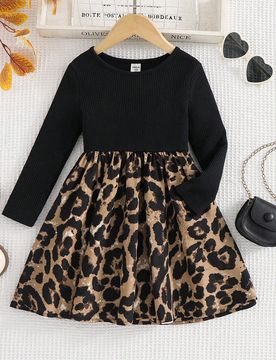 Vestido tejido de cuello redondo ajustado con parches y estampado floral diminuto para niña