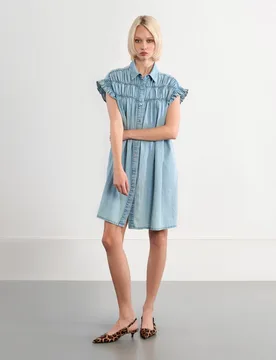 Vestido de manga corto vaquero detalle pliegues - Lili Sidonio - FashionsVida