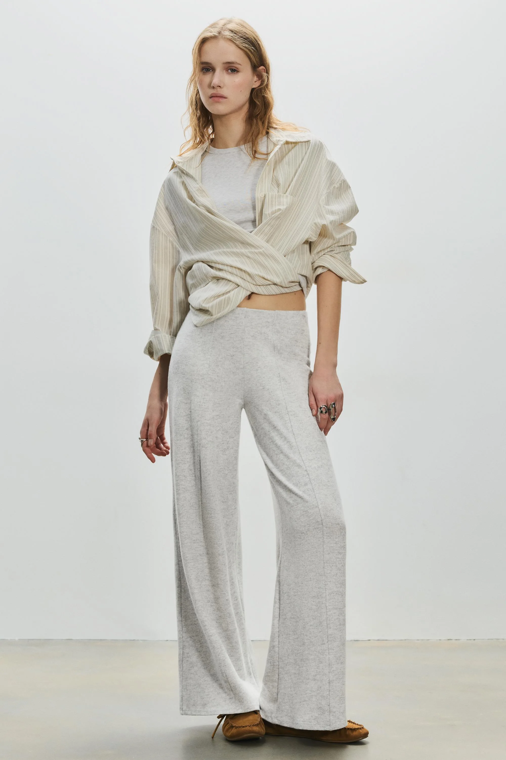 Wide-Leg Soft Touch Trousers (Size: ) - Pull&bear - FashionsVida