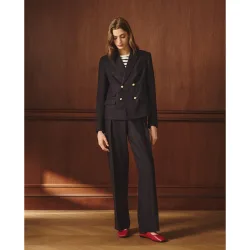 Pantalón de mujer con pliegues y detalle de botones