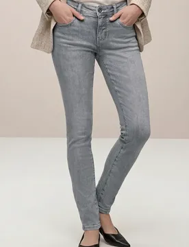 Mid Waist Slim Leg Jeans im Slim Fit female Grau