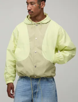 Herren Normal Geschnittene Cagoule Aus Ripstop Mit Kontrastierenden Einsätzen Green Größe XL - boohooMAN - FashionsVida