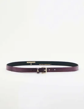 Cintura bordeaux sottile in pelle con fibbia dorata con scritta logo impressa e Fly applicata sul davanti - Patrizia pepe - FashionsVida