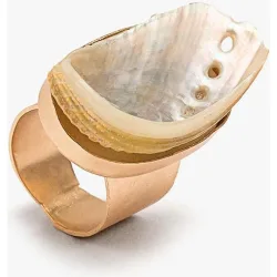 Anillo con abalorio de concha decorativa