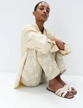 Fabric Flat Slider Sandals (Size: ) - Pull&bear - FashionsVida