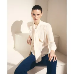 Blusa de mujer lazada lisa