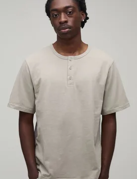 Men's Essential Regular Fit Henley T-Shirt Taupe Size Small Taupe S - boohooMAN - FashionsVida