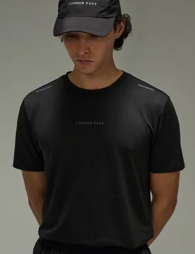 Herren Common Pace Lauf Ultra Regular Fit T-Shirt Black Größe Large - boohooMAN - FashionsVida