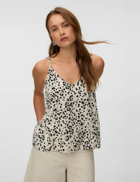 Top estampado de mujer de tejido fluido - Vero Moda - FashionsVida