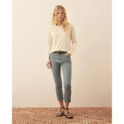 Pantalón capri de mujer con bordado
