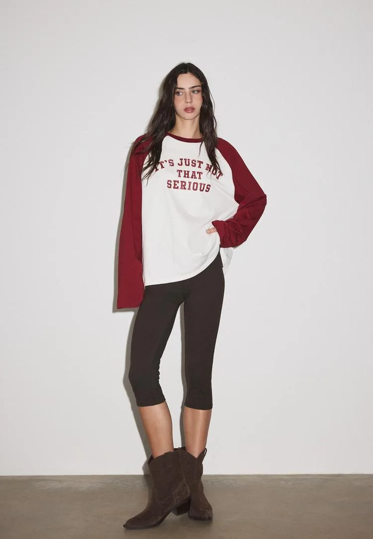Langarm-T-Shirt mit Raglanärmeln und Print Dunkelrot L - Stradivarius - FashionsVida