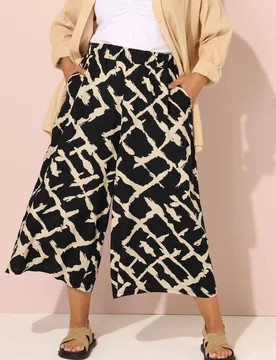 Women's Abstract Print Wide Leg Trousers in Black Size: 26-28 - Black - Size: 26-28 - Yours - FashionsVida