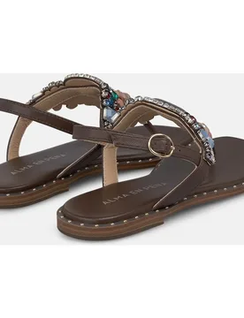 Sandalias de dedo de mujer en napa con tira en t con adornos de pedrería - Alma en Pena - FashionsVida