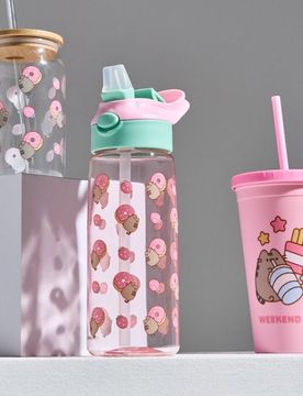Bottiglia per l’acqua con manico e cannuccia Pusheen the Cat - multicolor