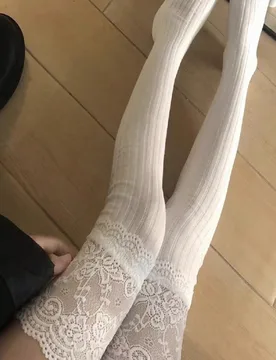Pares de calcetines de mujer con ribete de encaje acanalados por encima de la rodilla, calcetines de moda estilo ballet lindos y juguetones, un par de - Shein - FashionsVida