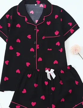 Conjunto de pijama de pantalón corto y blusa de manga corta con estampado de corazones y efecto arrugado para mujer - Shein - FashionsVida