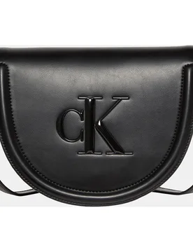 Bolso media luna con logo CK - Calvin Klein - FashionsVida