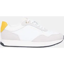 Zapatilla runner mujer con logo dorado